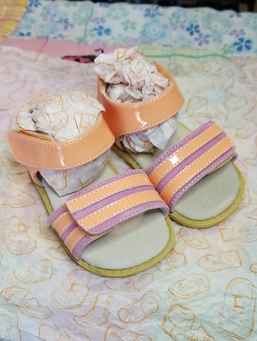 Livie & Luca Peach Patent Leather Adjustable Sandals W/suede Trim Size 4 NIB